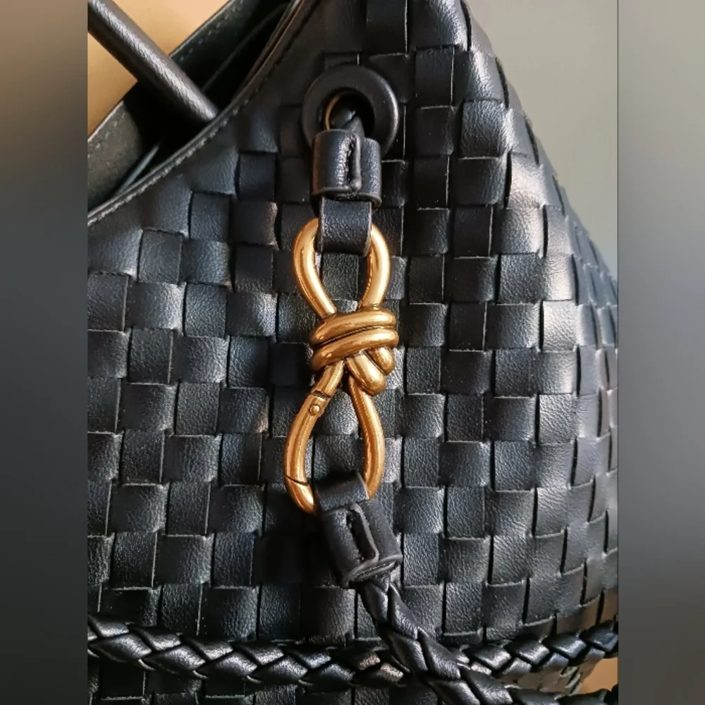 Elegant Black Woven Shoulder Bag - Picture 2 of 14